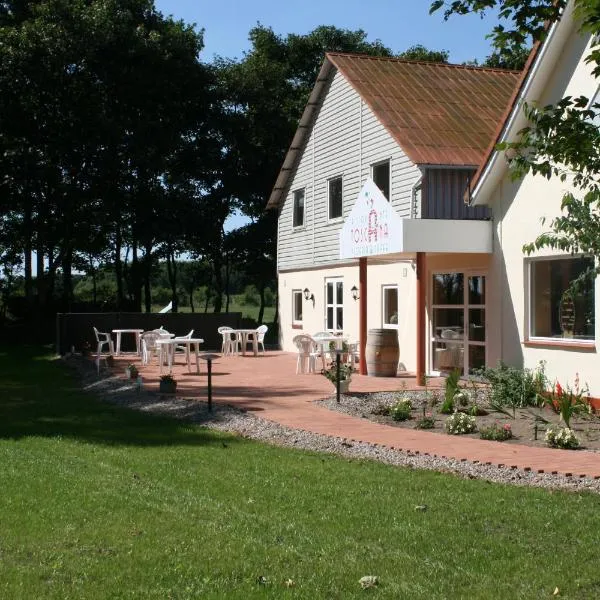 图斯卡纳住宿加早餐旅馆兼餐厅，位于Bjerndrup的酒店