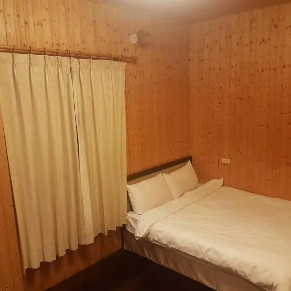 阿里山顶石桌茗苑民宿，位于奋起湖的酒店