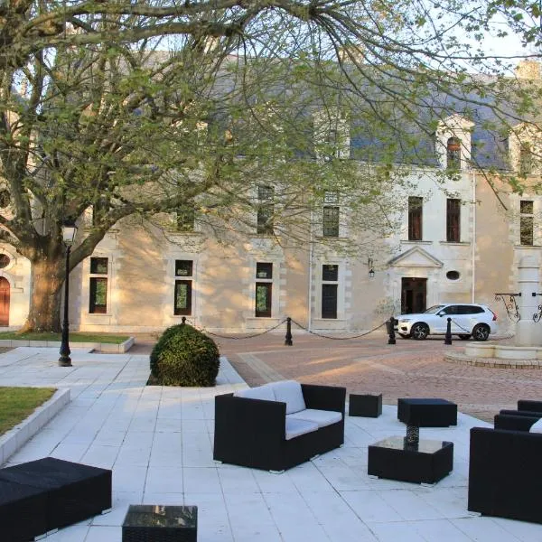 蒙纳迪尔城堡酒店，位于Saint-Julien-de-Chédon的酒店