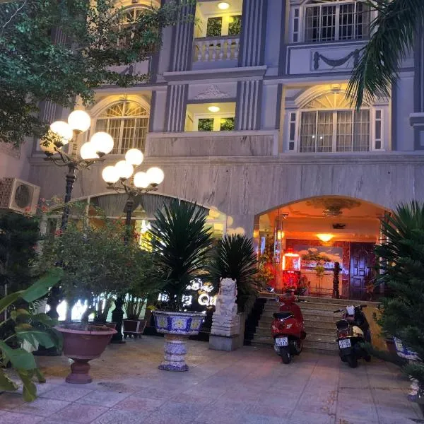 Hoàng Quân Hotel，位于Ðức Hòa的酒店