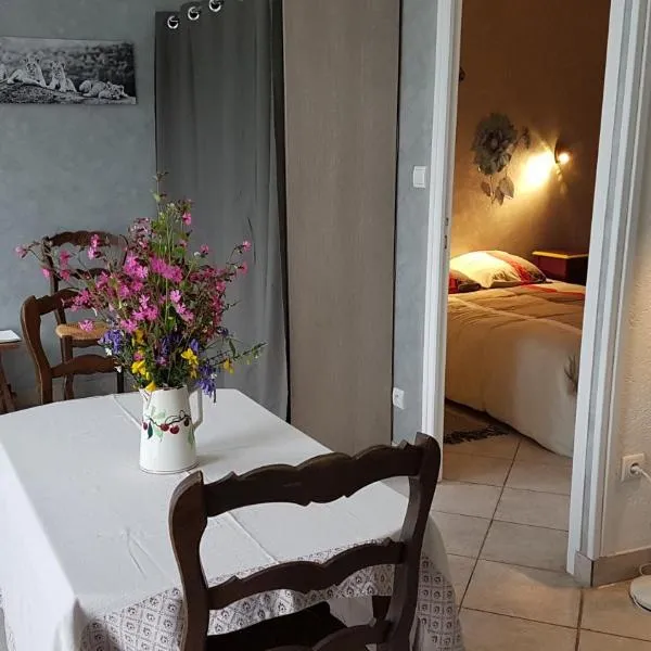 Petite maison au cœur du Berry，位于Culan的酒店