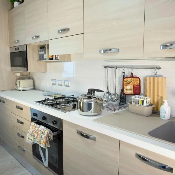 intero appartamento con giardino e colazione Dario，位于帕尔马的酒店