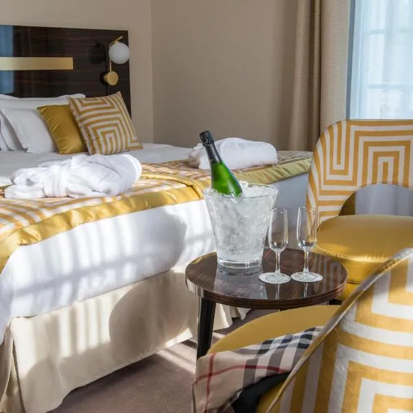 Hotel Carlton，位于滨海博利厄的酒店