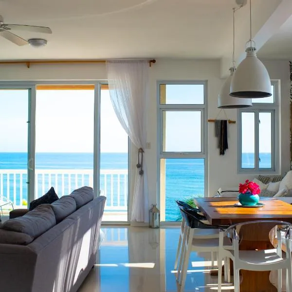 Ocho Rios Penthouse at Whispering Seas，位于欧丘里欧的酒店