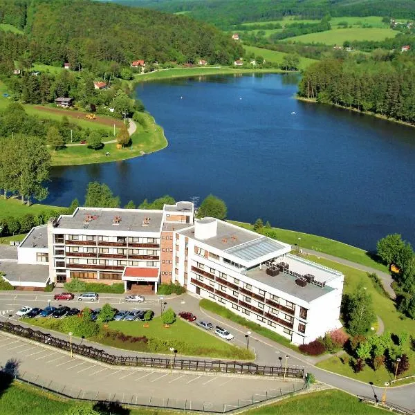 Hotel Adamantino，位于Velký Ořechov的酒店