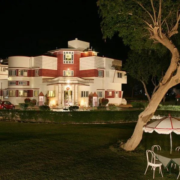 Karni Bhawan Palace - Heritageby HRH Group of Hotels，位于Udāsar的酒店