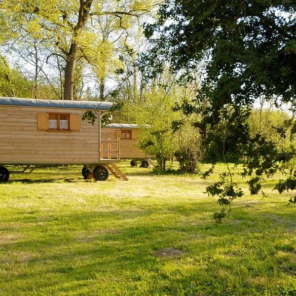 La Ferme du Marais Poitevin - Roulotte，位于Benet的酒店