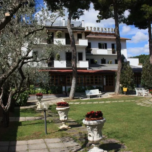 里斯特蓝碧蓝西亚酒店，位于洛雷托·阿普鲁蒂诺的酒店