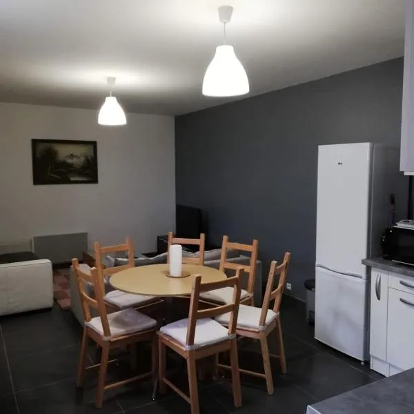 Maison Duplex & Appartement sur cour，位于Saint-Denis-lès-Rebais的酒店