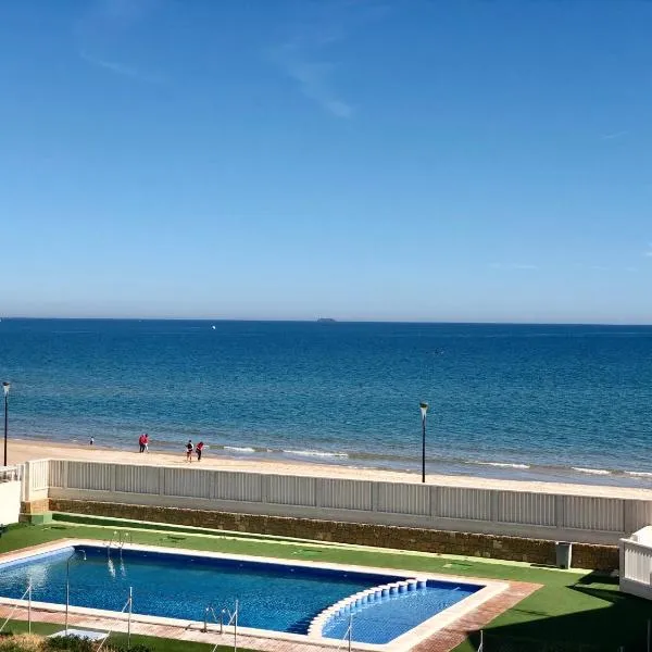 Pool and Beach View House，位于埃尔佩雷略的酒店