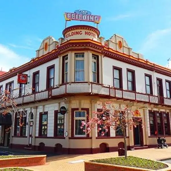 Feilding Hotel，位于Bulls的酒店