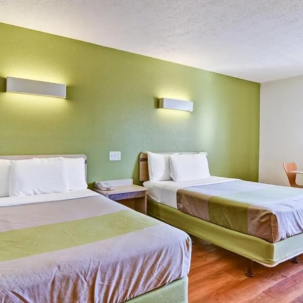 Economy Inn Pittsburgh Airport，位于Moon的酒店