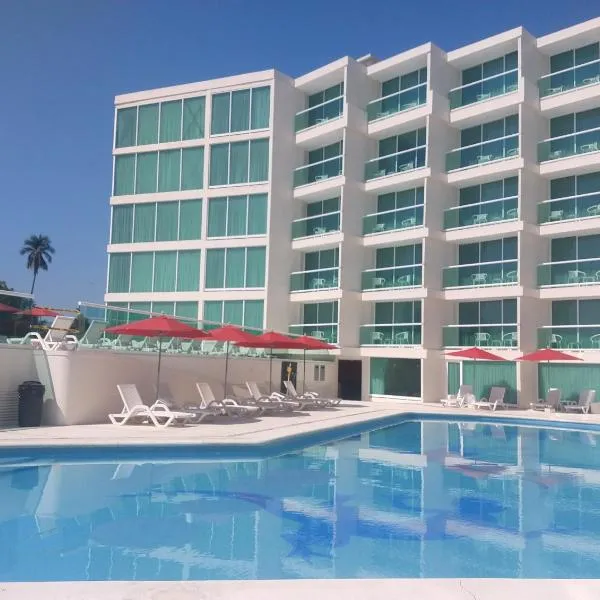 阿尔普尔科华美达酒店，位于Sabanillas的酒店