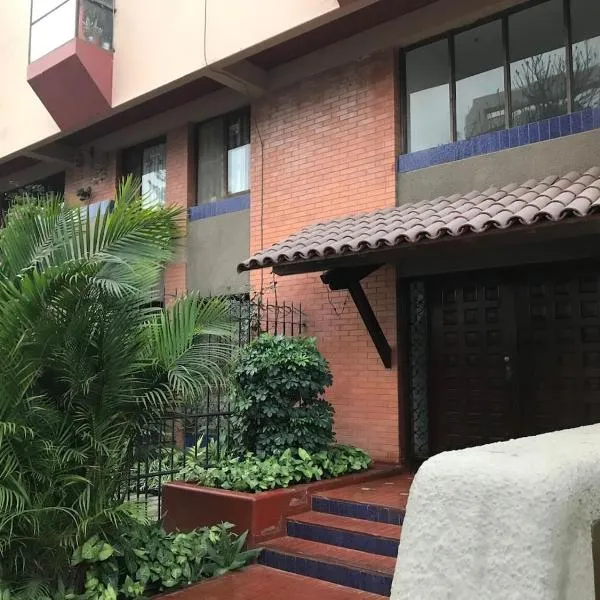 Tezza Apartment two blocks from the American Embassy，位于La Tablada的酒店