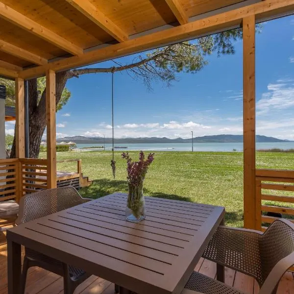 Camp Vransko lake - Mobile homes，位于帕科坦的酒店