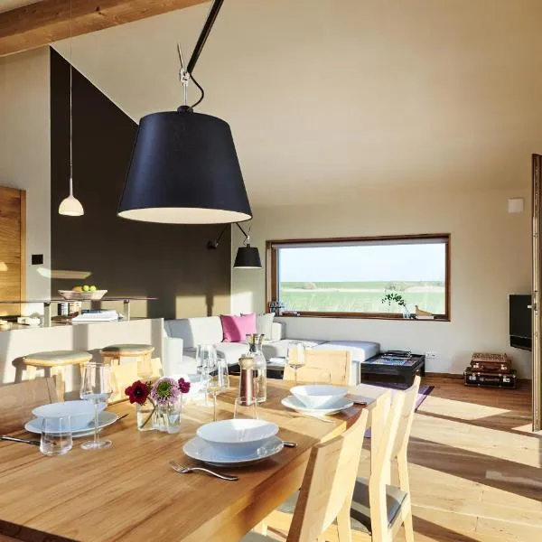 Gud Jard Lodge Nr 24 - Design-Ferienhaus mit exklusiver Ausstattung，位于佩尔沃姆的酒店