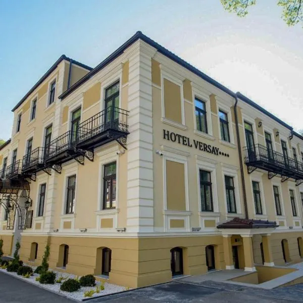 Hotel Versay，位于Isverna的酒店