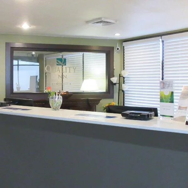 Quality Inn Longmont，位于朗蒙特的酒店