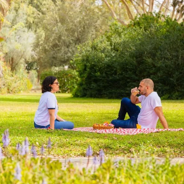 Gvulot - Kibbutz experience，位于Gevulot的酒店