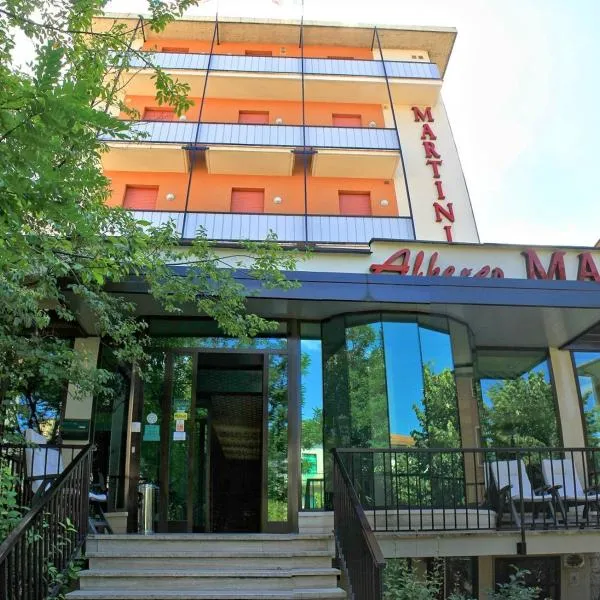 马提尼酒店，位于阿夸维瓦的酒店