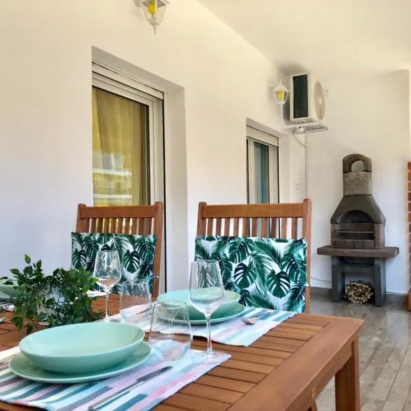 Relax Apartment，位于佩雷亚的酒店