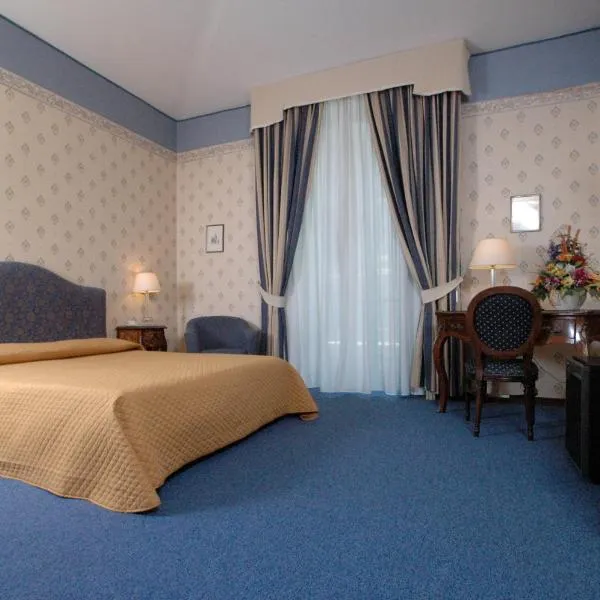 露奥伏里贝奇诺酒店，位于阿尔扎诺的酒店