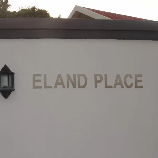 Eland Place Self Catering Guest House，位于Beacon Bay的酒店
