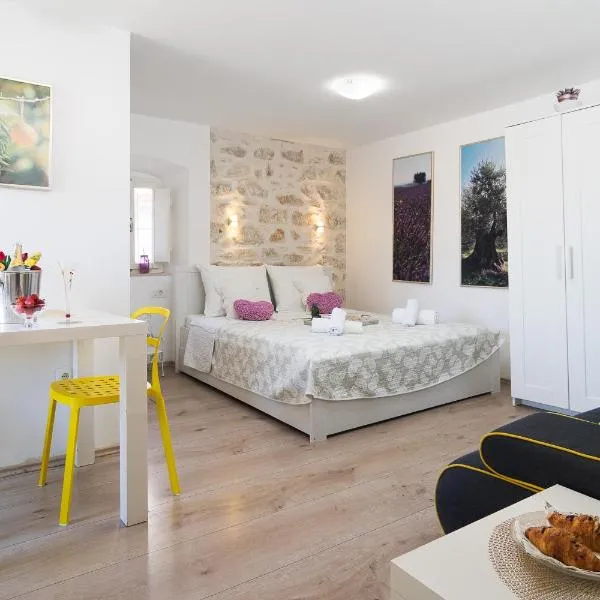 Guest House Babina - Apartments King & Queen，位于斯普利特的酒店