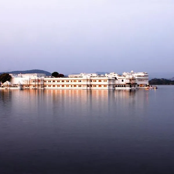 Taj Lake Palace Udaipur，位于乌代浦的酒店