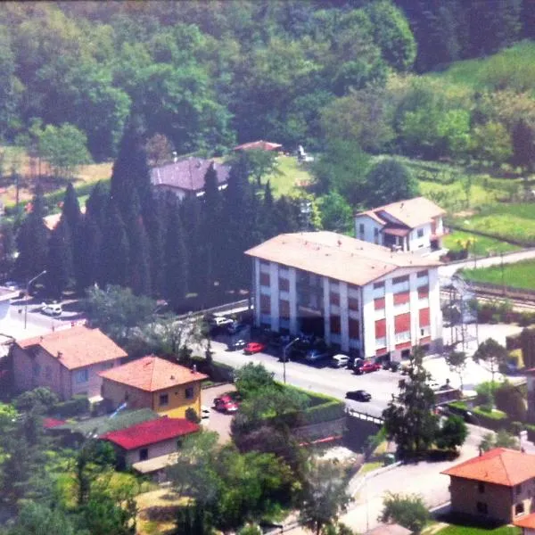 奥贝格克里斯塔洛酒店，位于Castello Cabiaglio的酒店