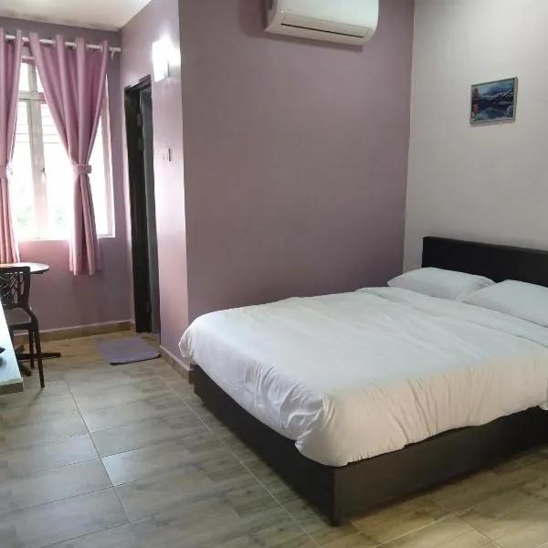 Purple Dream Home，位于Teluk Panglima Garang的酒店