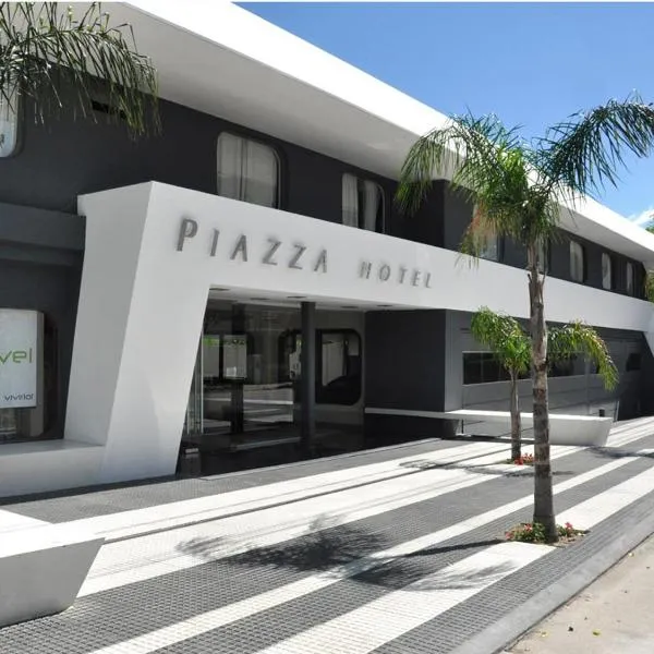 Piazza Hotel，位于Cassaffousth的酒店