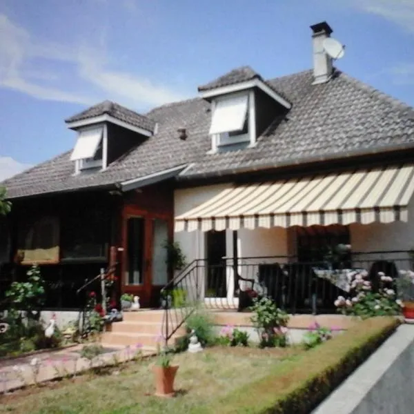 Maison avec véranda proche du centre ville，位于Rignac - Aveyron的酒店