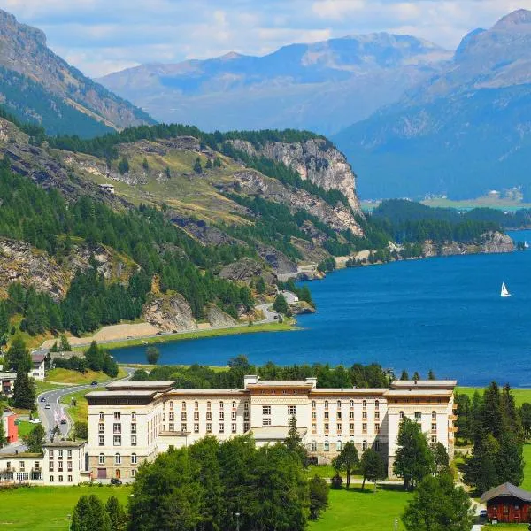 Maloja Palace Residence Engadin-St Moritz CO2-Neutral，位于马洛亚的酒店