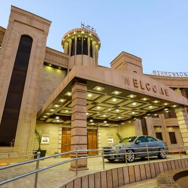 Hotel KARAVAN，位于乌尔根奇的酒店