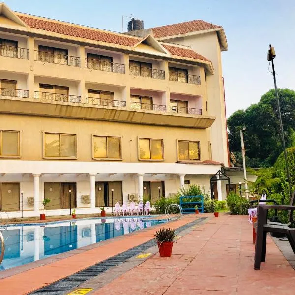 VITS Kamats Resort, Silvassa，位于Naroli的酒店