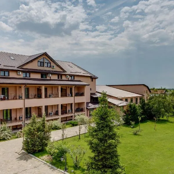 因谢梅俱乐部度假大酒店，位于Lunguleţu的酒店
