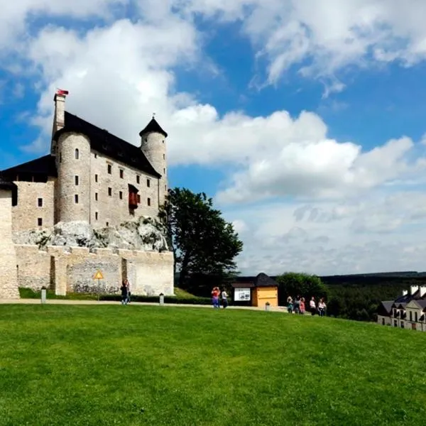 Hotel Zamek Bobolice，位于Kroczyce的酒店