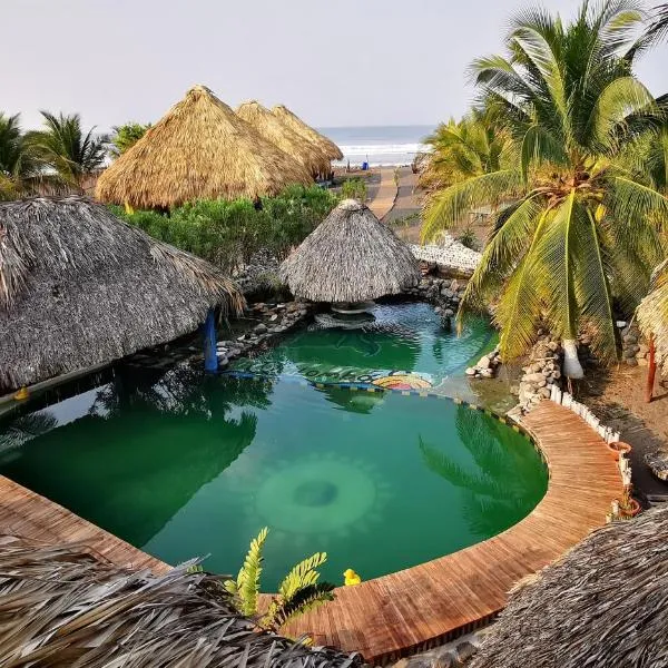Eco-Hotel Playa Quilombo，位于Las Lisas的酒店