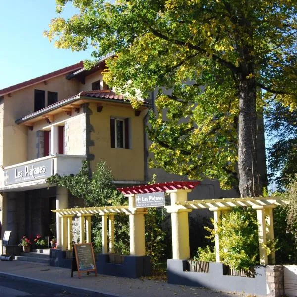 普拉坦斯酒店餐厅，位于Montfaucon的酒店