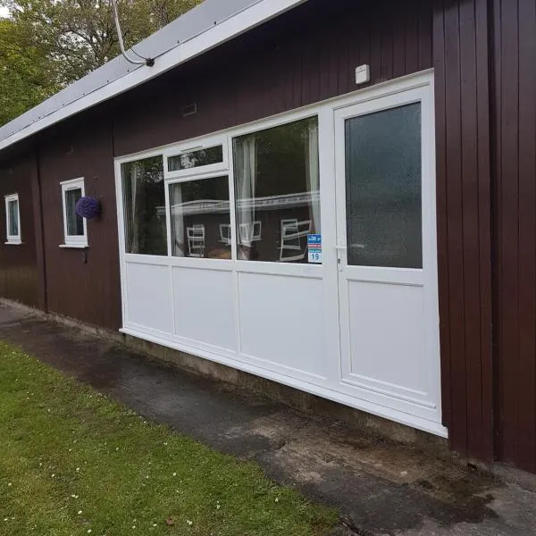 19 Chalet Bucklands , Bideford Holiday Park.，位于Bucks Mills的酒店