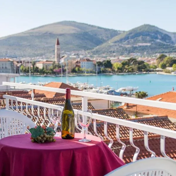 Villa Jadran Trogir ćiovo，位于特罗吉尔的酒店