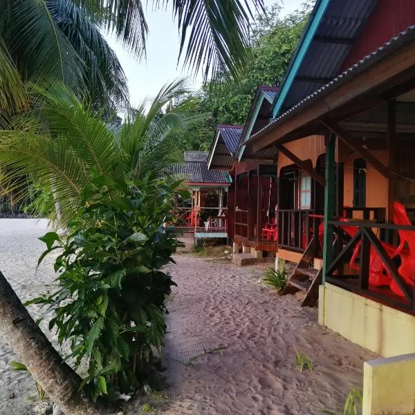 Rainbow Tioman Cottage，位于Kampong Juara的酒店