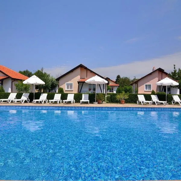Sunny Hills Villas，位于Aytos的酒店