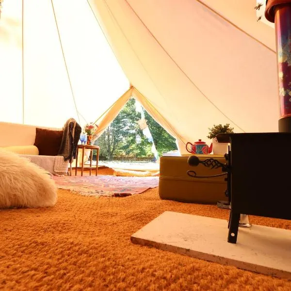 Mulberry Meadow Bell Tent，位于Thurning的酒店