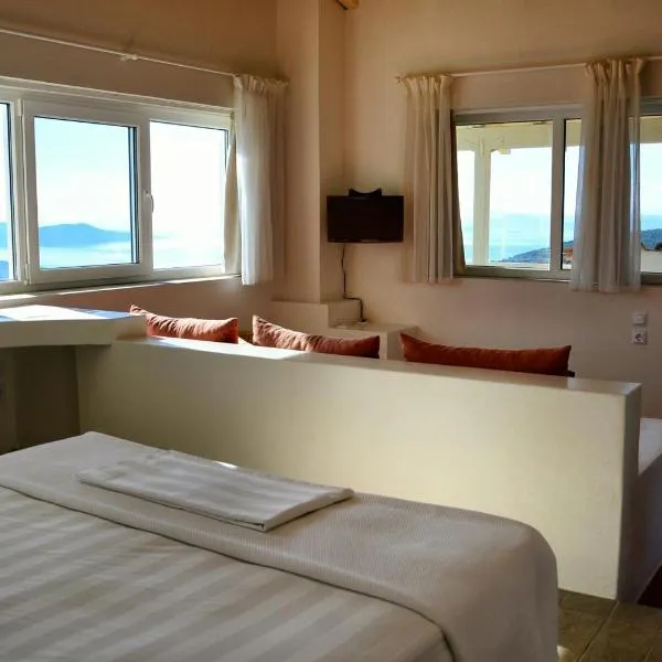 Golden Sea View Suites，位于Tsakaíoi的酒店