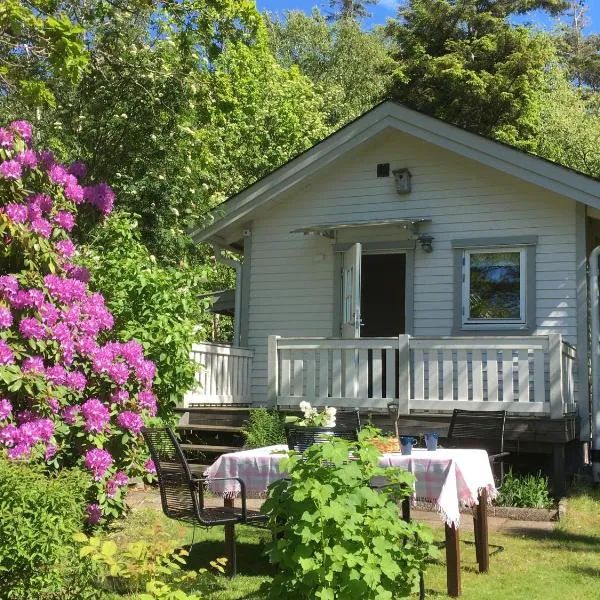 Stuga i naturskönt område på västra Tjörn，位于Fagerfjäll Tjörn的酒店