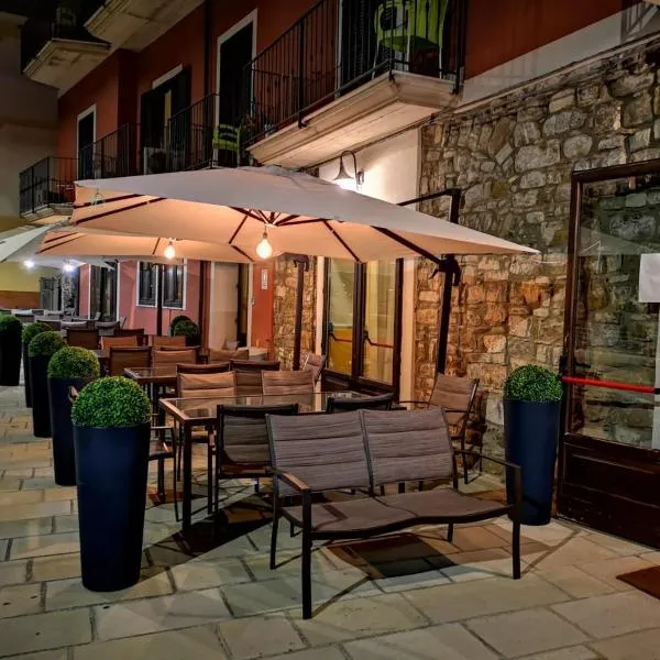 Hotel La Rampa，位于Sessa Cilento的酒店