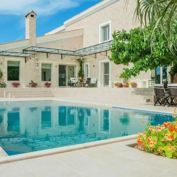 Orange Tree Garden vacation home，位于Ayiá的酒店
