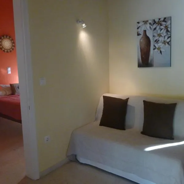 Athina Apartments，位于奥索尼岛的酒店